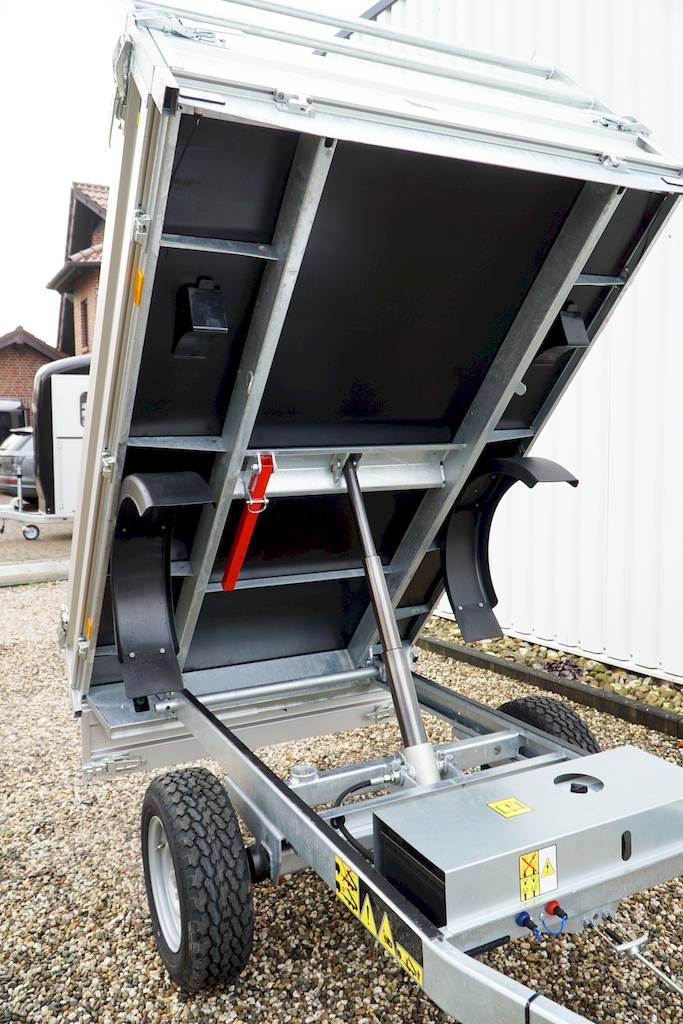 CHEVAL LIBERTE DEBON PW0 LUX