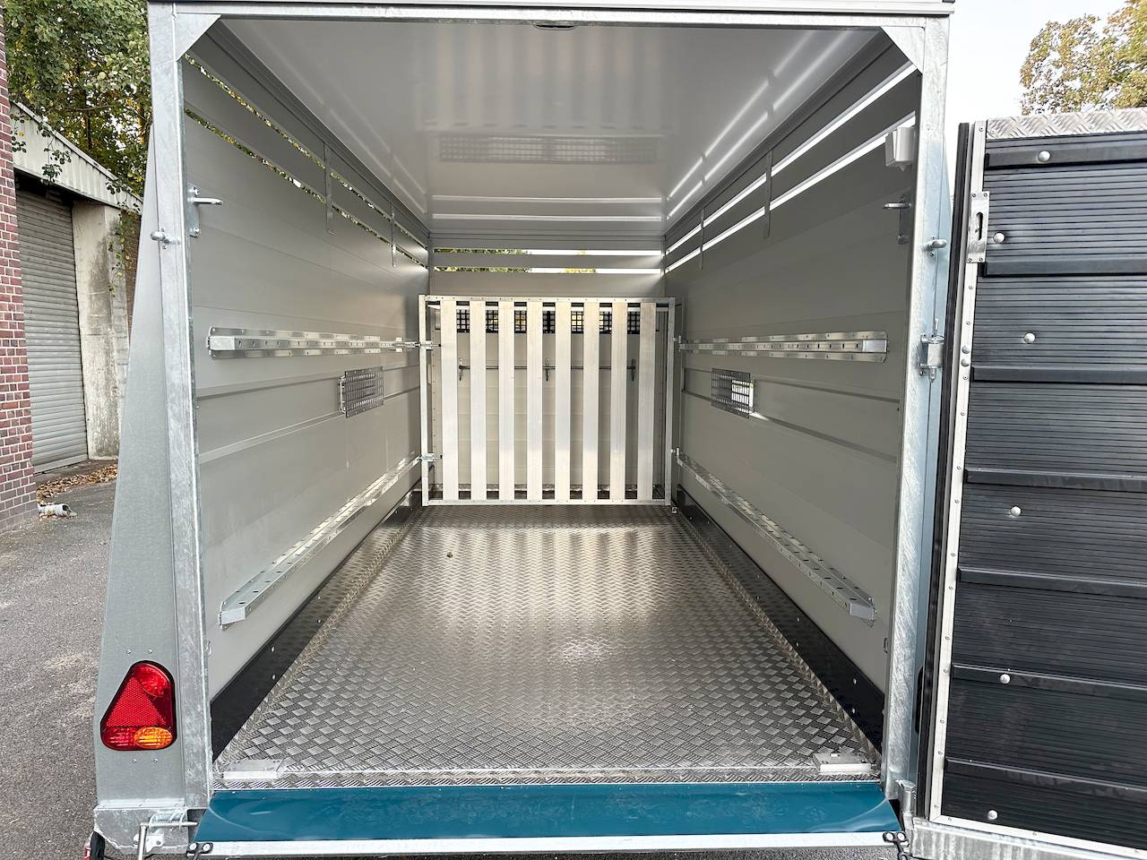VEZEKO VT 3500 K-W | ALUBODEN | RAMPE-/TÜR-KOMBI | QUERTRENNWAND