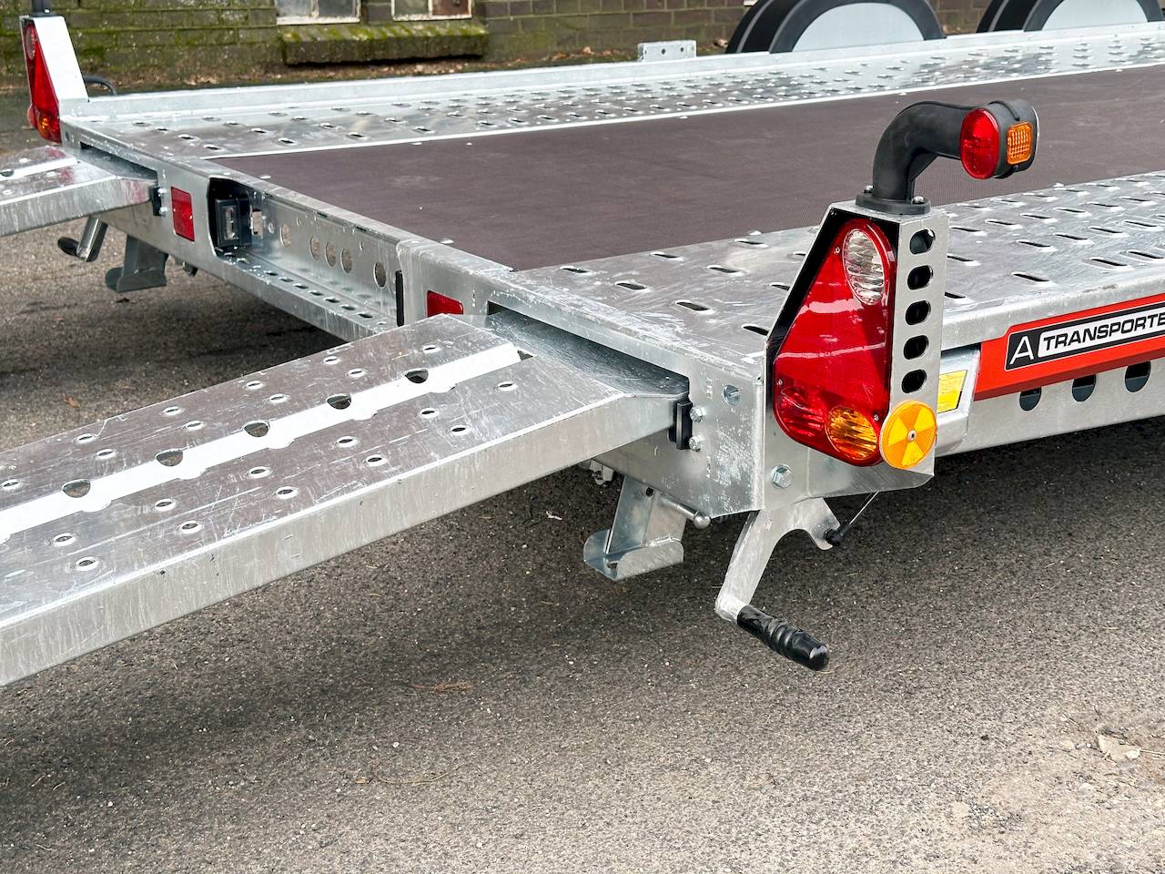 BRIAN JAMES A4 125-2424 TRANSPORTER
