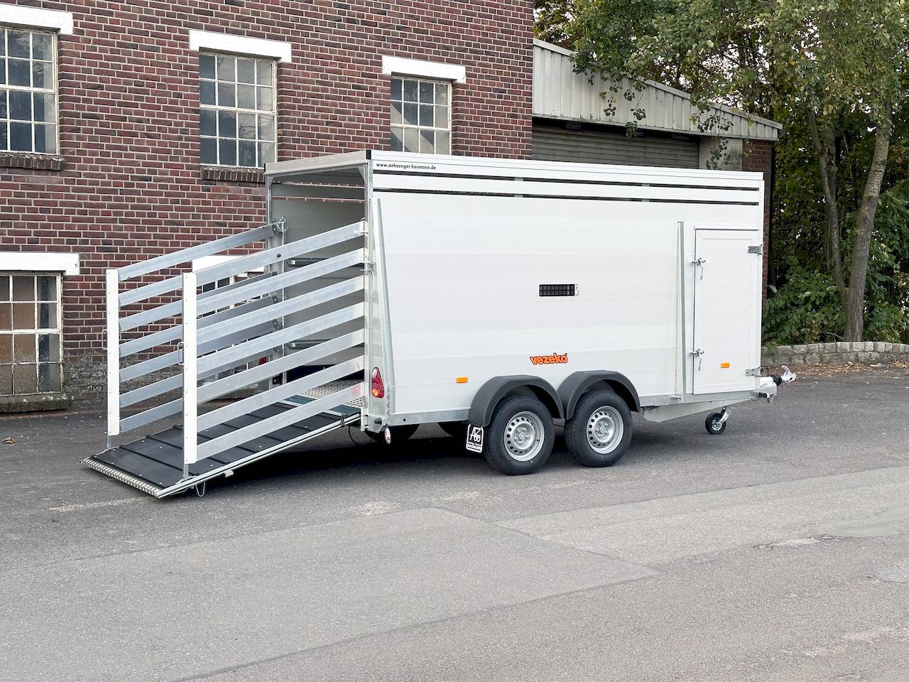 VEZEKO VT 3500 K-W | ALUBODEN | RAMPE-/TÜR-KOMBI | QUERTRENNWAND