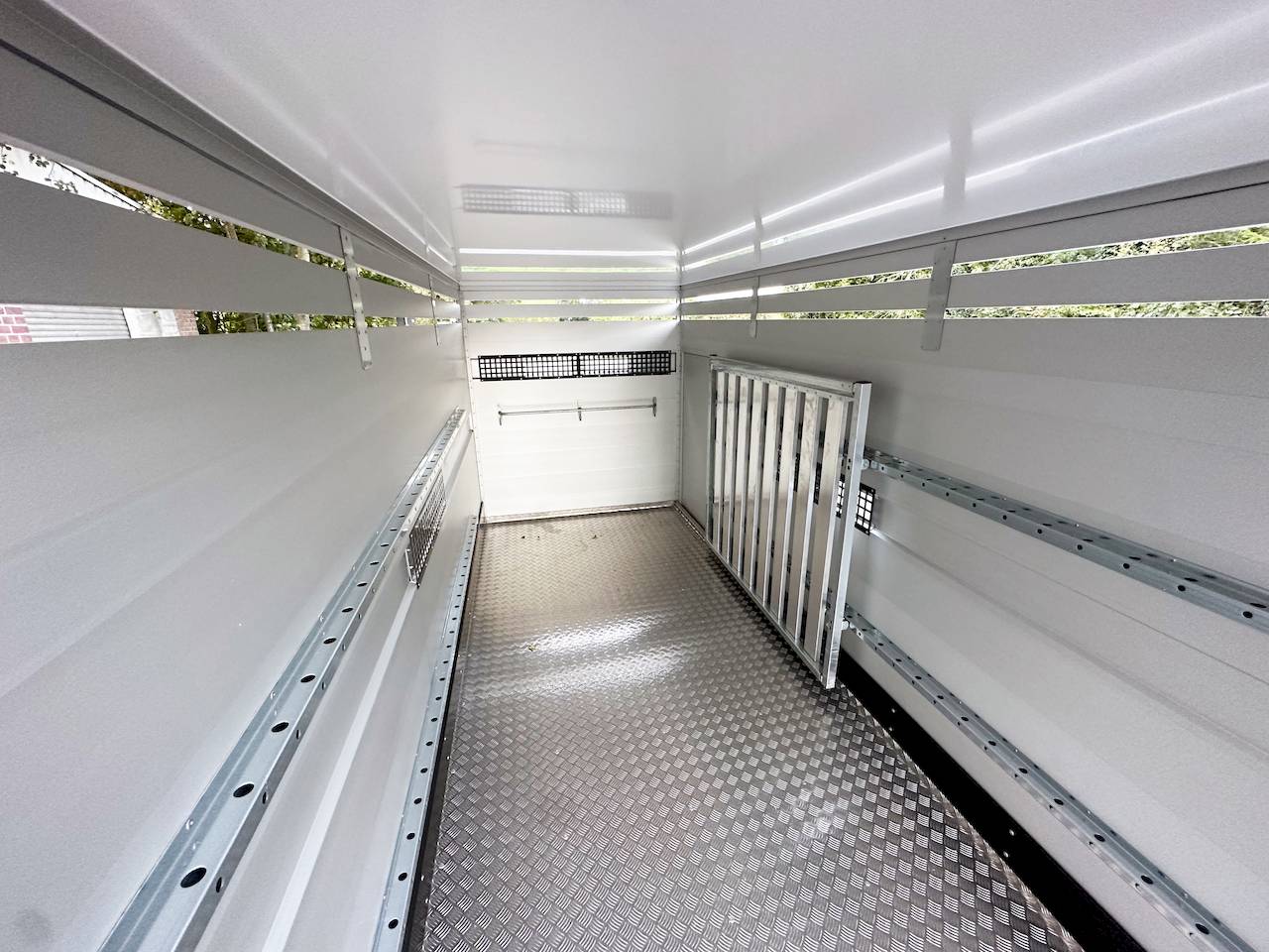 VEZEKO VT 3500 K-W | ALUBODEN | RAMPE-/TÜR-KOMBI | QUERTRENNWAND