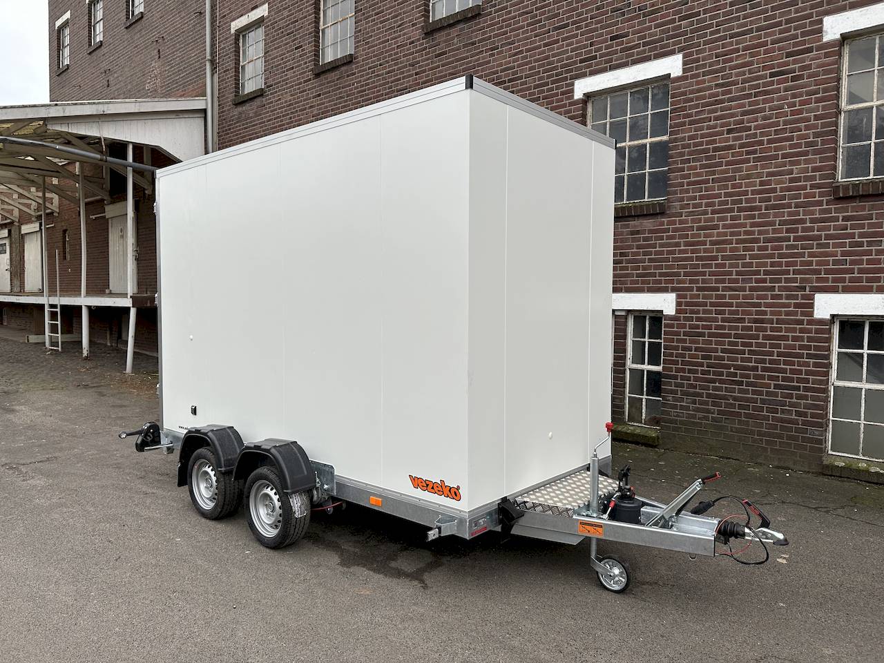 ABSENKKOFFERANHÄNGER - L+ - MIETEN