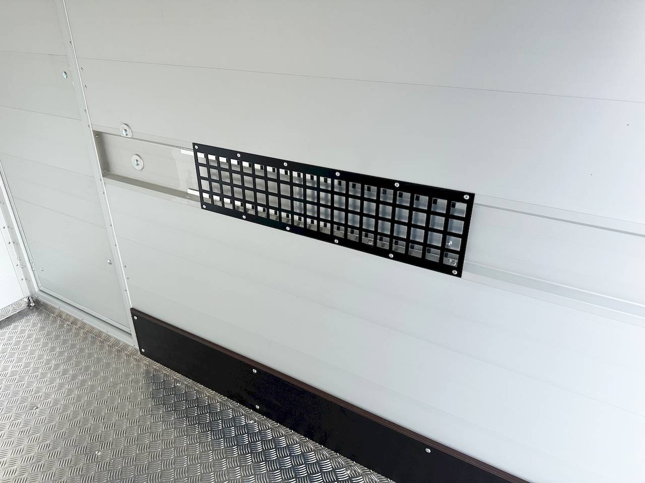VEZEKO VT 2700 ALUBODEN | RAMPE-/TÜR-KOMBI | TREIBGITTER