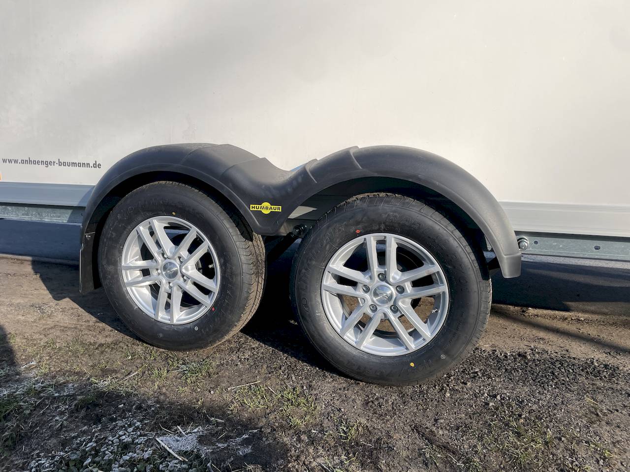 GESCHLOSSENER KOFFERANHÄNGER - XL +RAMPE - MIETEN