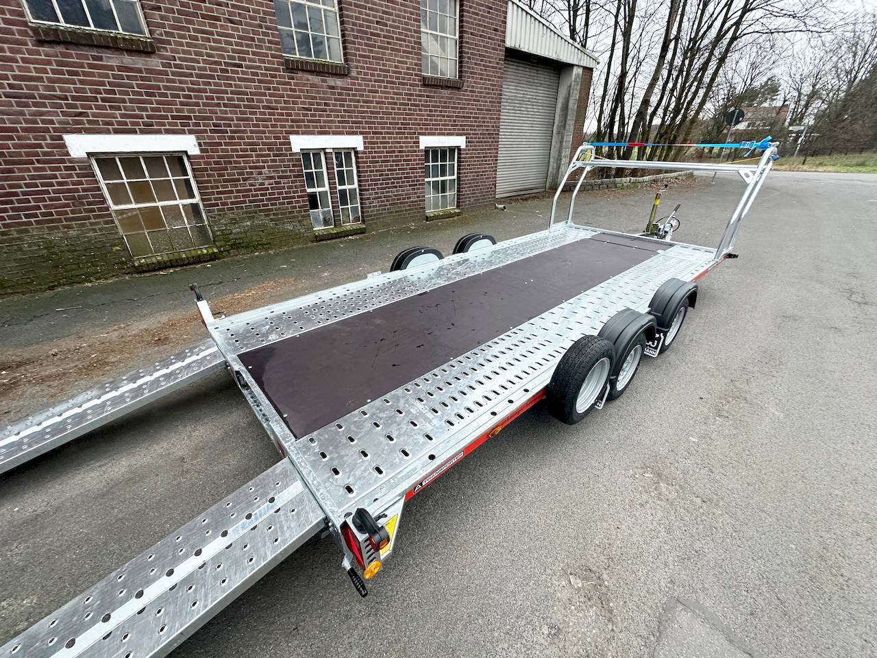 BRIAN JAMES A4 125-2424 TRANSPORTER | REIFENREGAL