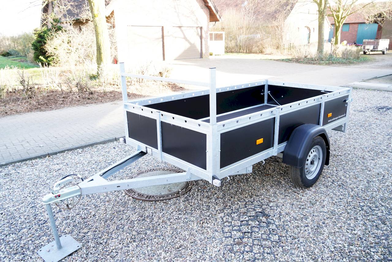 OFFENER KASTENANHÄNGER - S - MIETEN