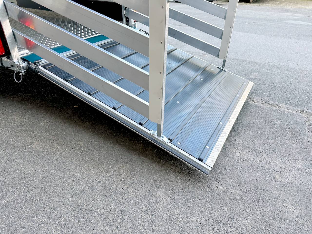 VEZEKO VT 2700 ALUBODEN | RAMPE-/TÜR-KOMBI | TREIBGITTER