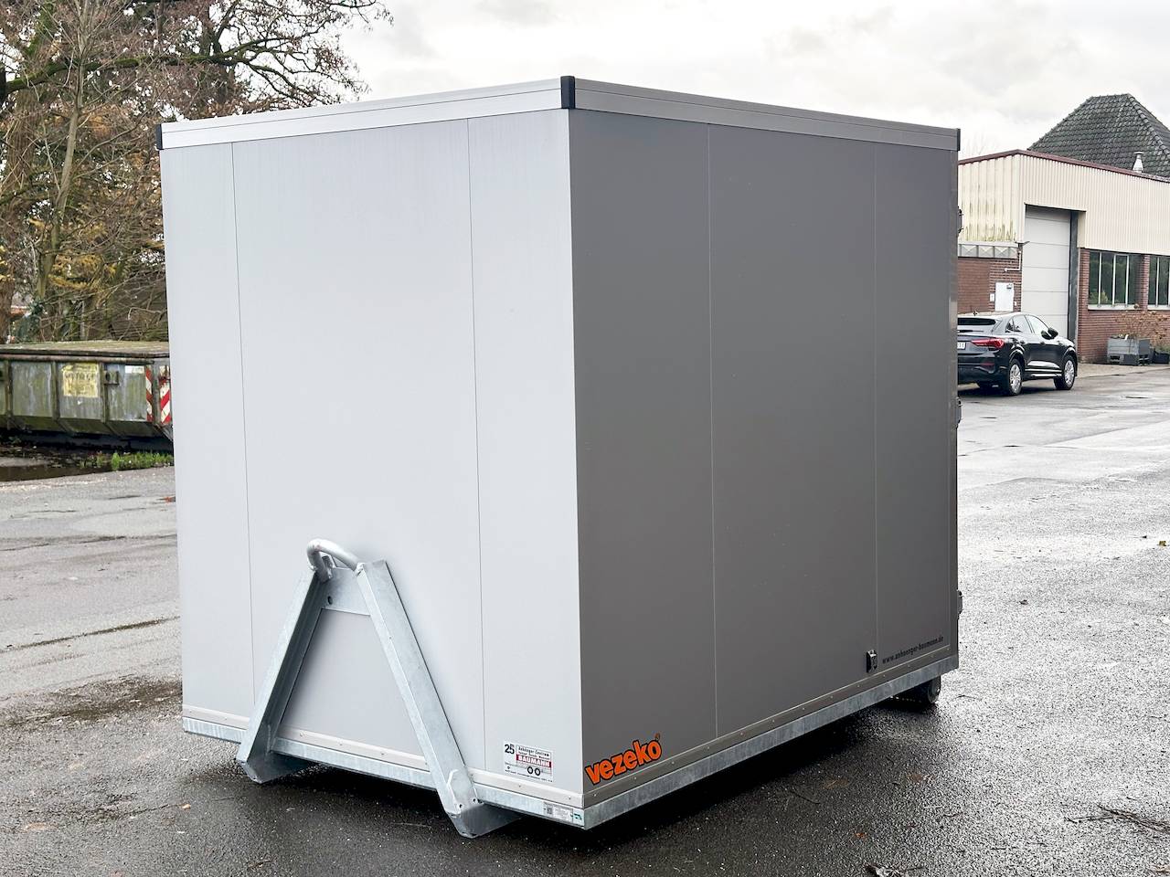 VEZEKO Koffercontainer Stahlblechsandwich