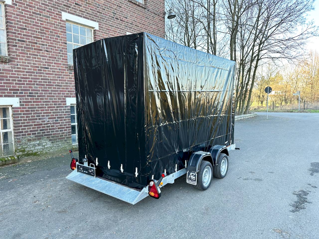 VEZEKO HUSKY FB 35.35 | PLANE | SCHWARZ