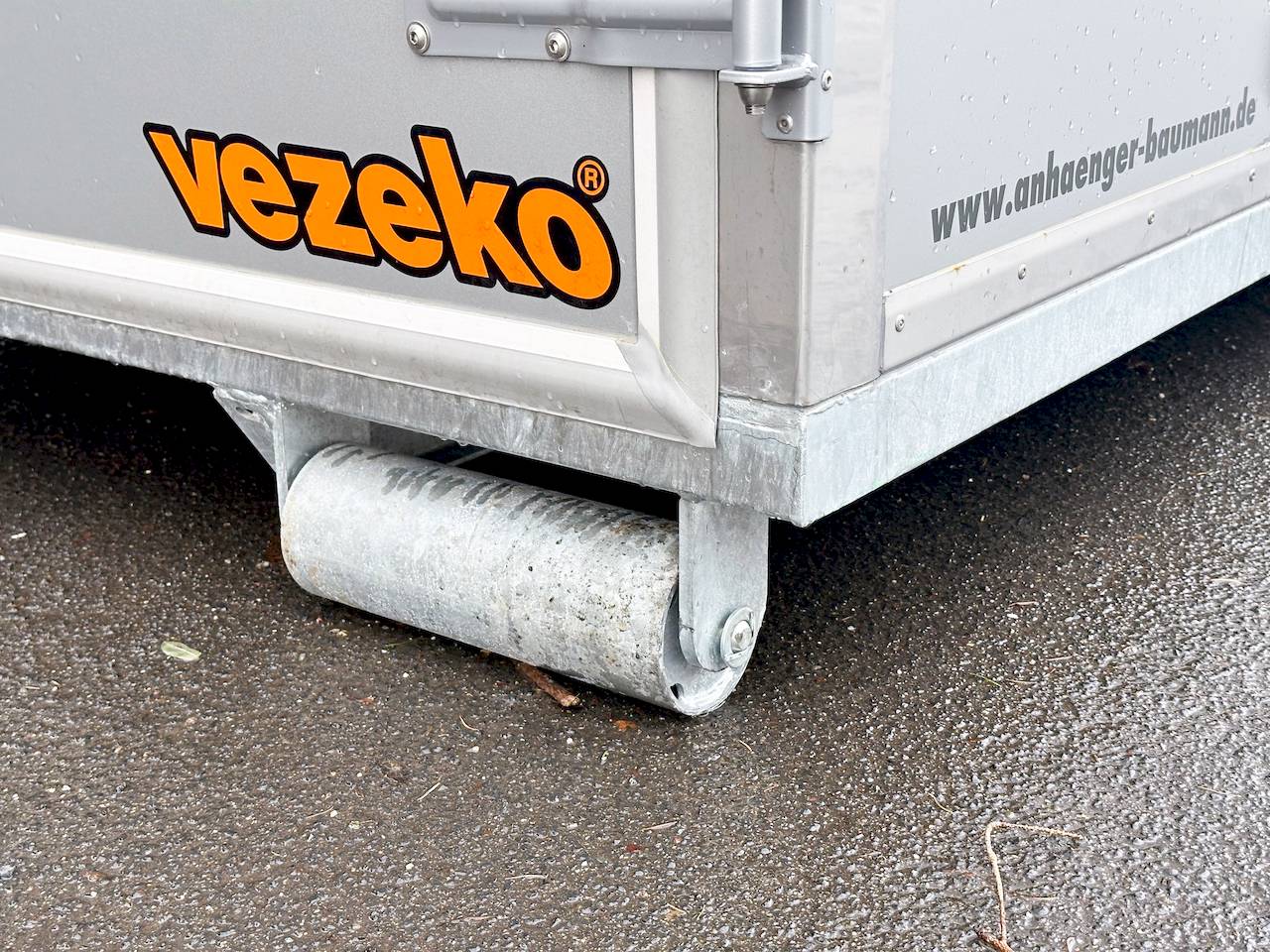 VEZEKO Koffercontainer Stahlblechsandwich