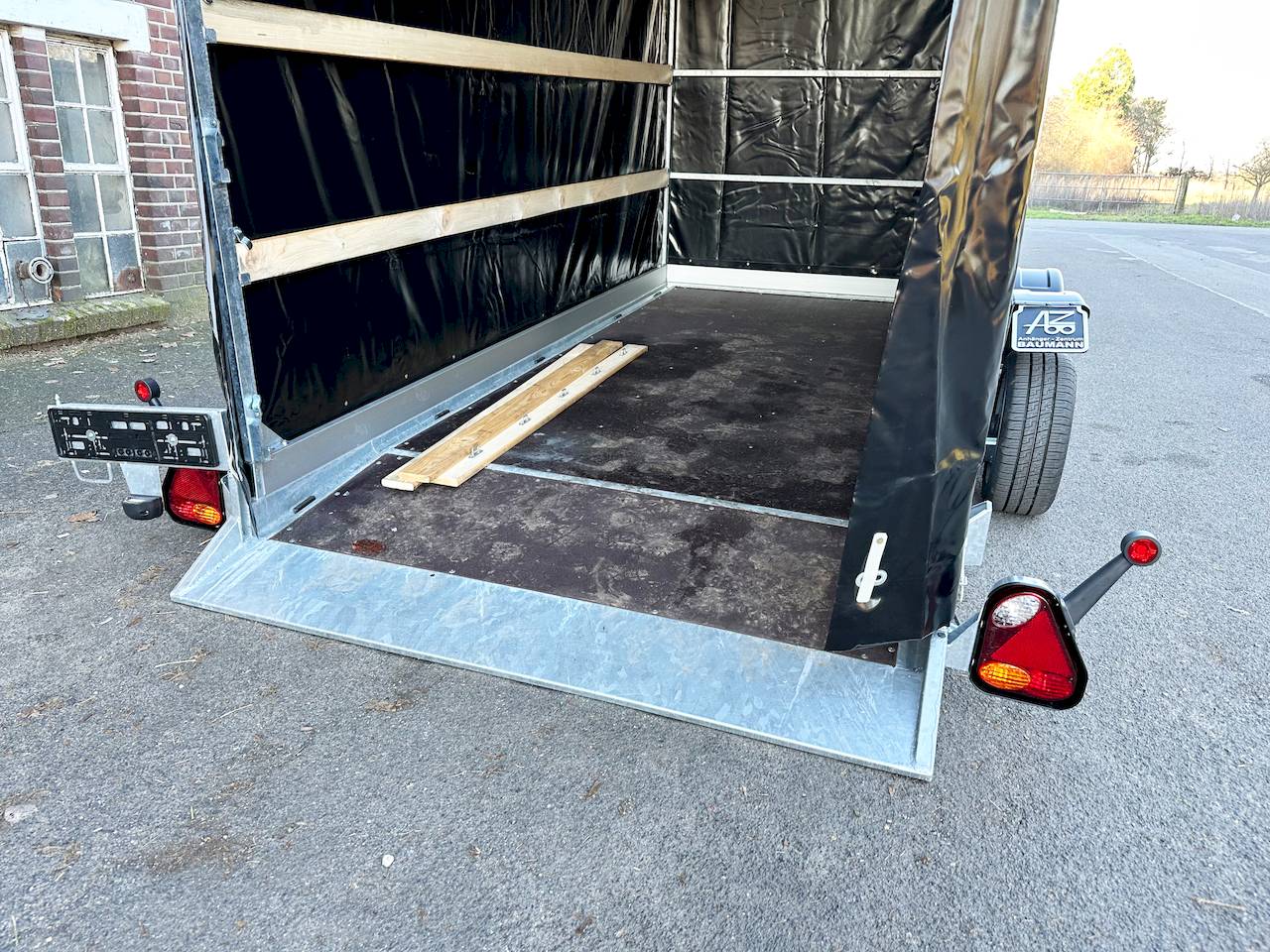 VEZEKO HUSKY FB 35.35 | PLANE | SCHWARZ