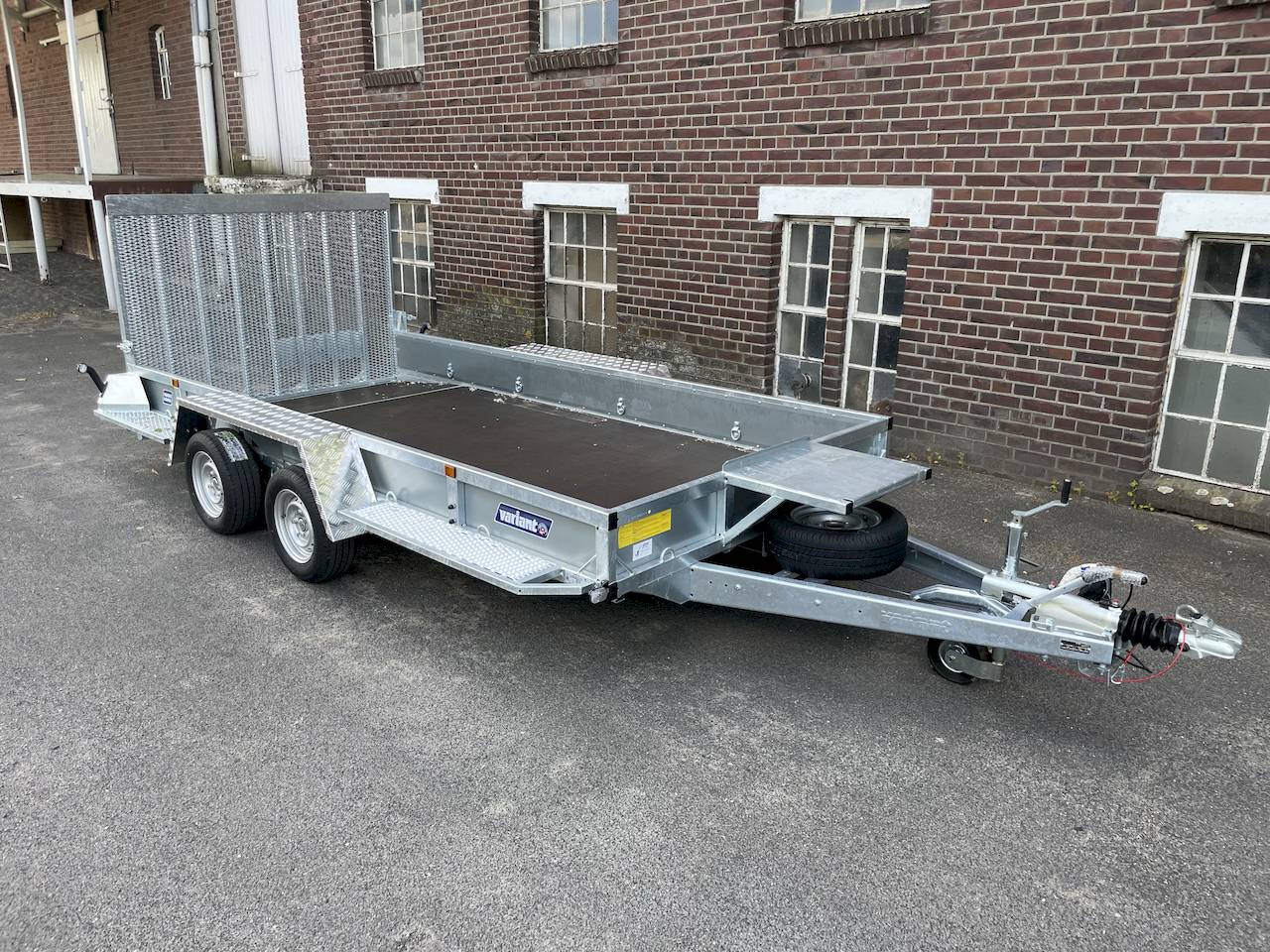 BAUMASCHINENANHÄNGER - XL - MIETEN