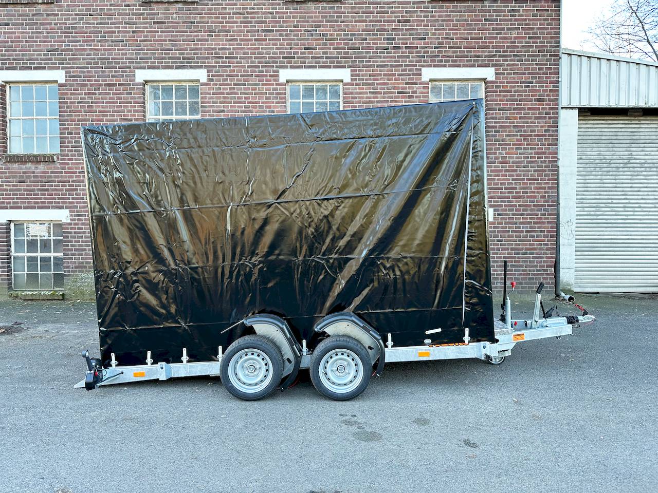 VEZEKO HUSKY FB 35.35 | PLANE | SCHWARZ