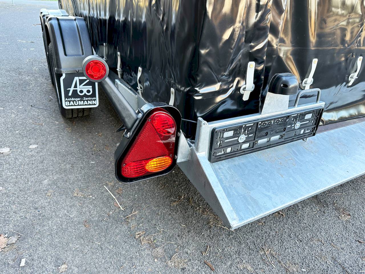 VEZEKO HUSKY FB 35.35 | PLANE | SCHWARZ