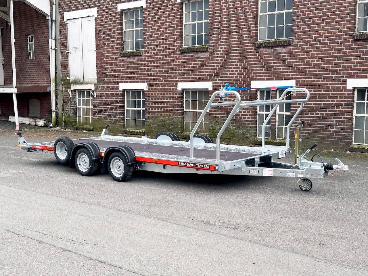 BRIAN JAMES A4 125-2424 TRANSPORTER | REIFENREGAL