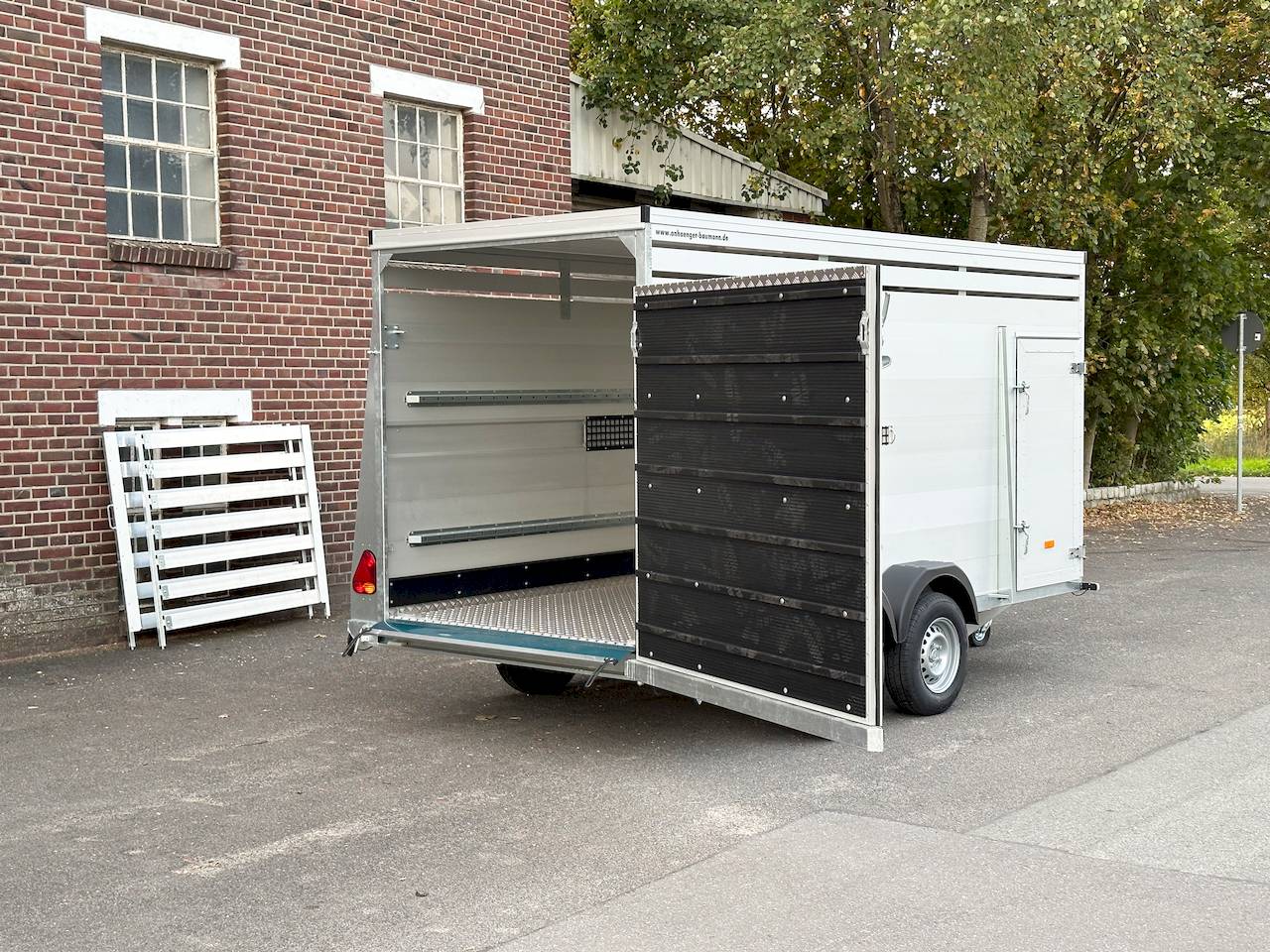 VEZEKO VT 3500 K-W | ALUBODEN | RAMPE-/TÜR-KOMBI | QUERTRENNWAND