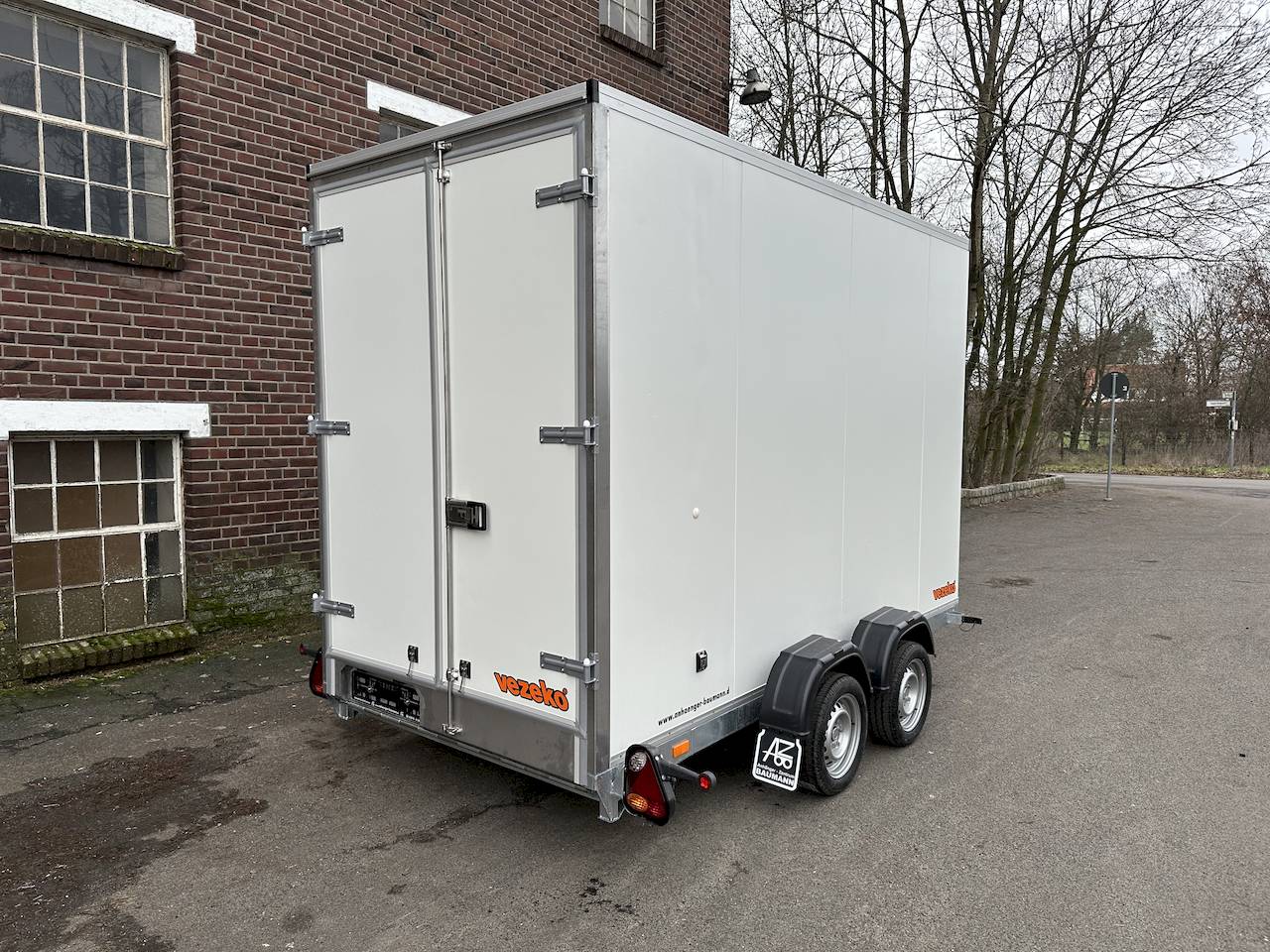 ABSENKKOFFERANHÄNGER - L+ - MIETEN