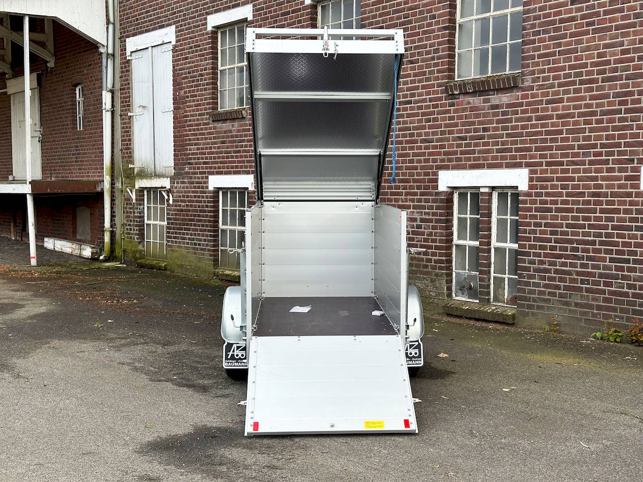 GESCHLOSSENER DECKELANHÄNGER - XS - MIETEN