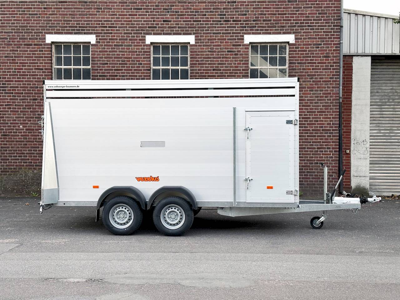 VEZEKO VT 3500 K-W | ALUBODEN | RAMPE-/TÜR-KOMBI | QUERTRENNWAND