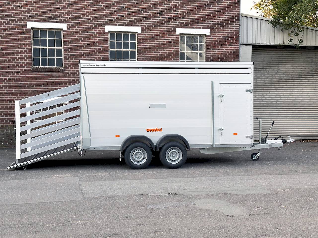 VEZEKO VT 3500 K-W | ALUBODEN | RAMPE-/TÜR-KOMBI | QUERTRENNWAND