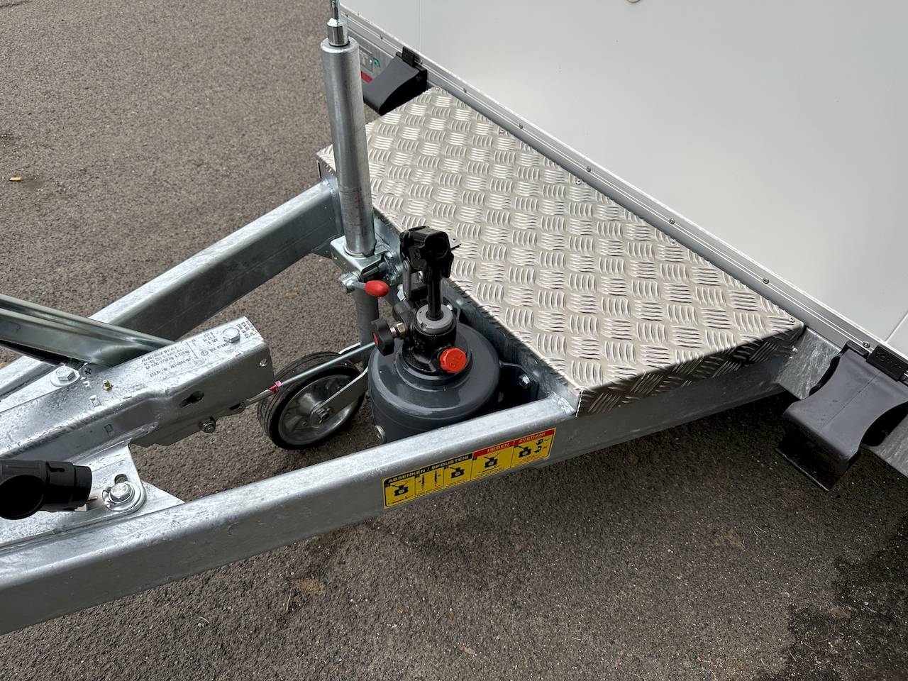 ABSENKKOFFERANHÄNGER - L+ - MIETEN