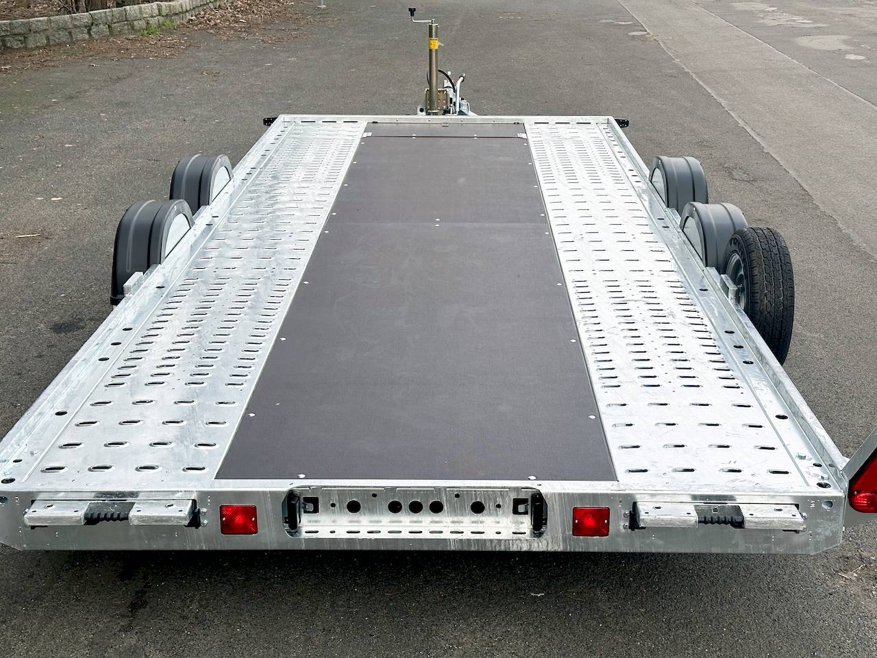 BRIAN JAMES A4 125-2424 TRANSPORTER