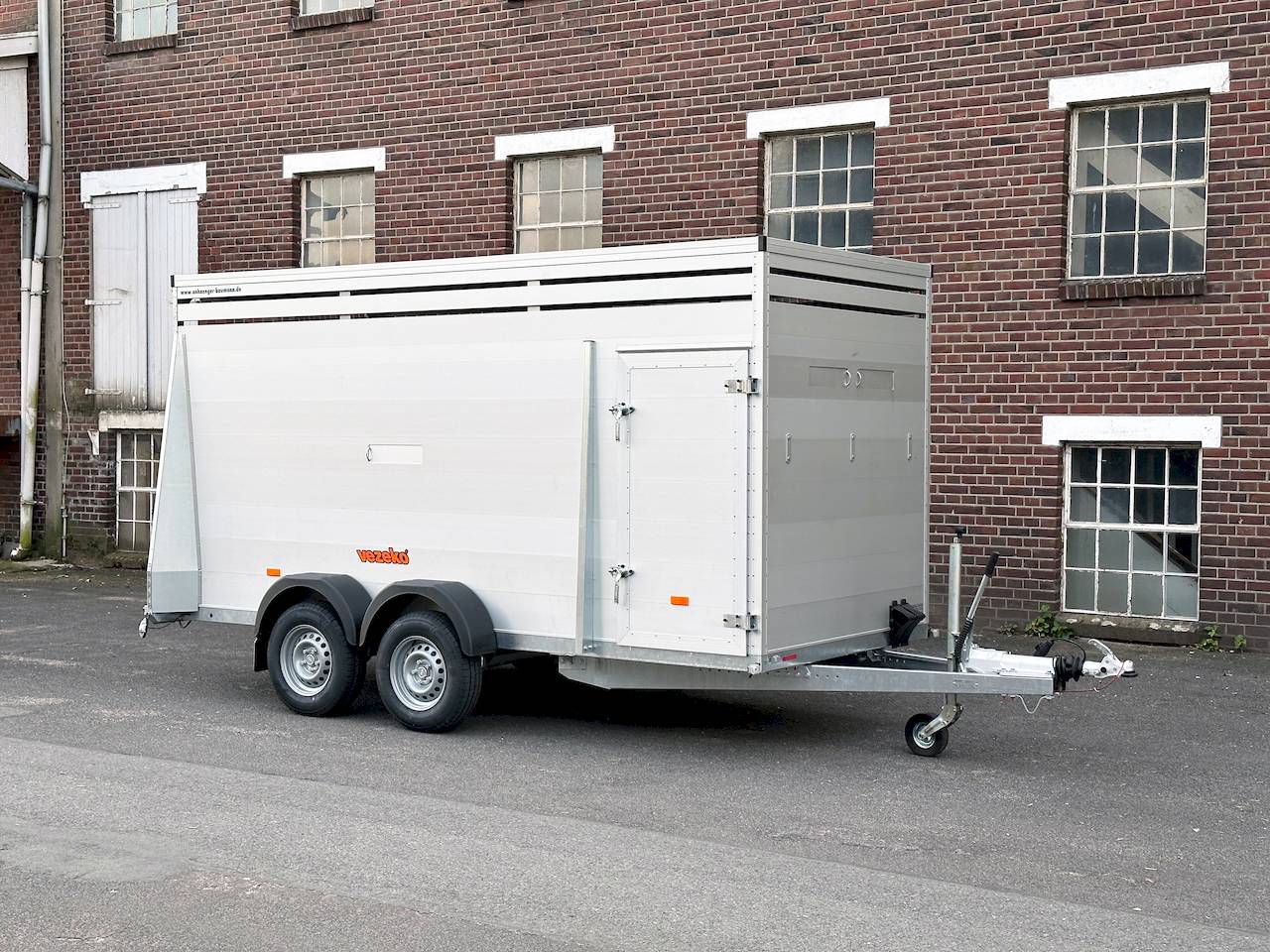 VEZEKO VT 3500 K-W | ALUBODEN | RAMPE-/TÜR-KOMBI | QUERTRENNWAND