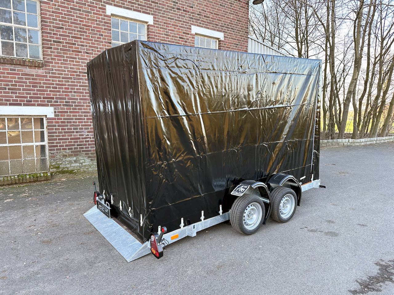 VEZEKO HUSKY FB 35.35 | PLANE | SCHWARZ