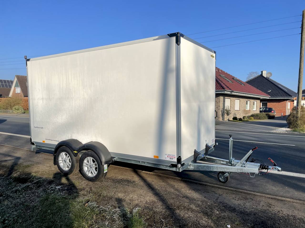 GESCHLOSSENER KOFFERANHÄNGER - XL +RAMPE - MIETEN