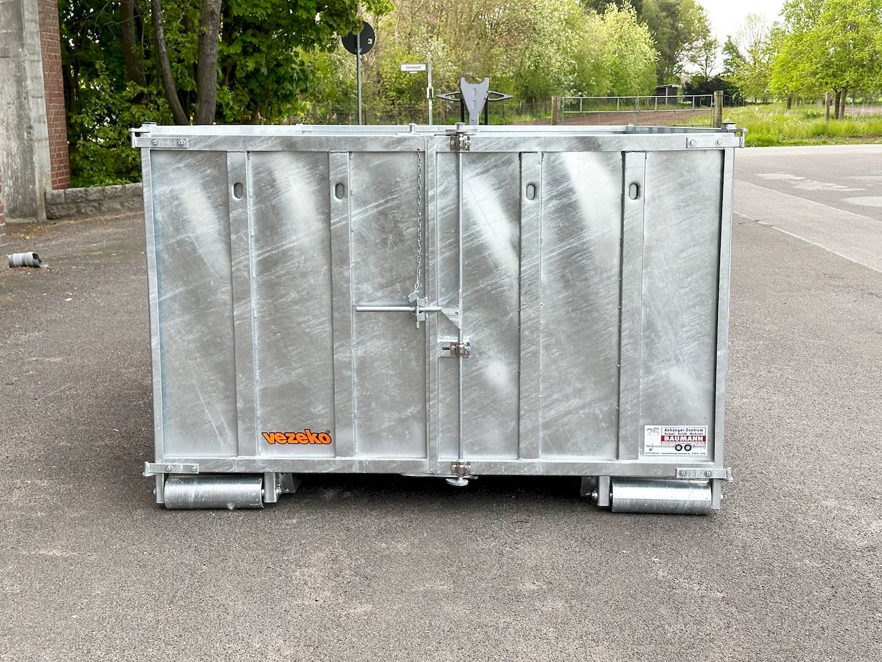 VEZEKO Abrollmulde 105cm Stahlblech feuerverzinkt VEZEKO Abrollmulde 105cm Stahlblech feuerverzinkt