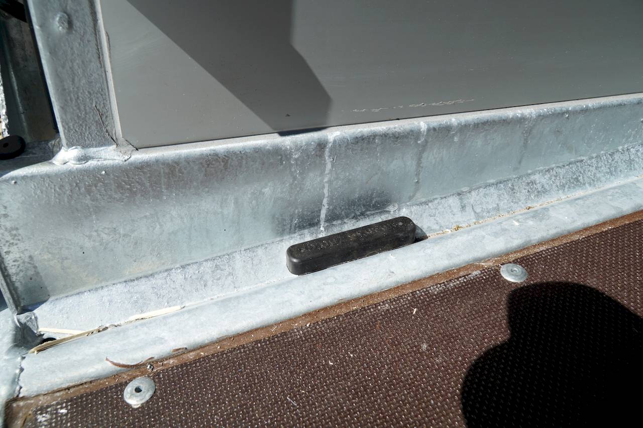 VEZEKO HUSKY FB 13.28 | PLANE | SCHWARZ