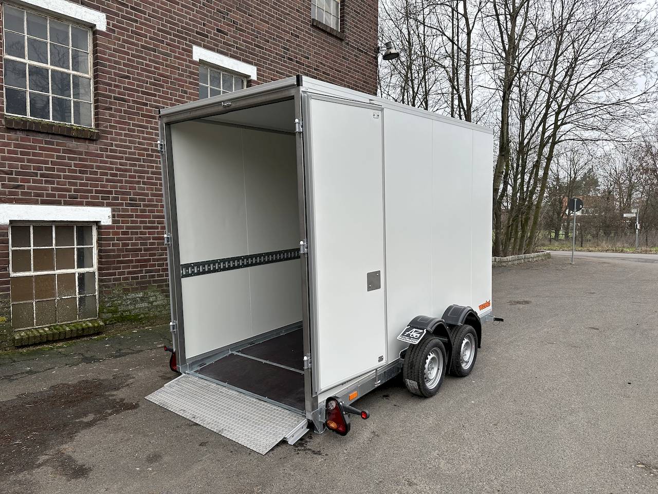 ABSENKKOFFERANHÄNGER - L+ - MIETEN