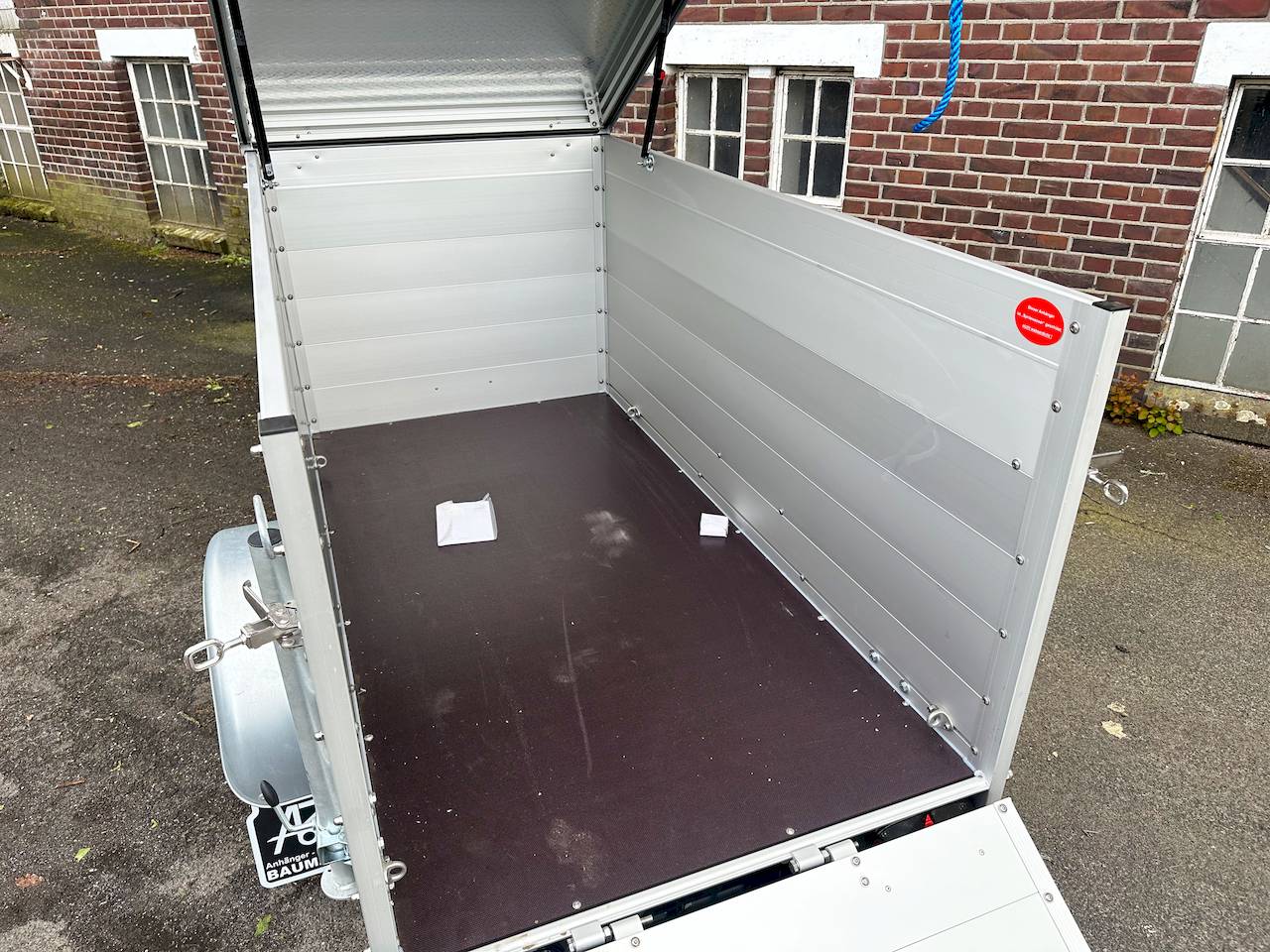 GESCHLOSSENER DECKELANHÄNGER - XS - MIETEN