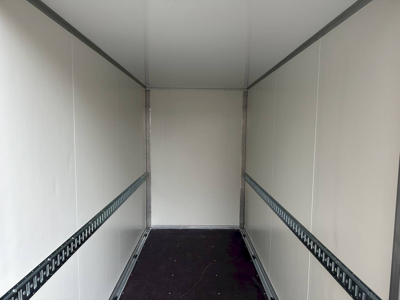 ABSENKKOFFERANHÄNGER - L+ - MIETEN