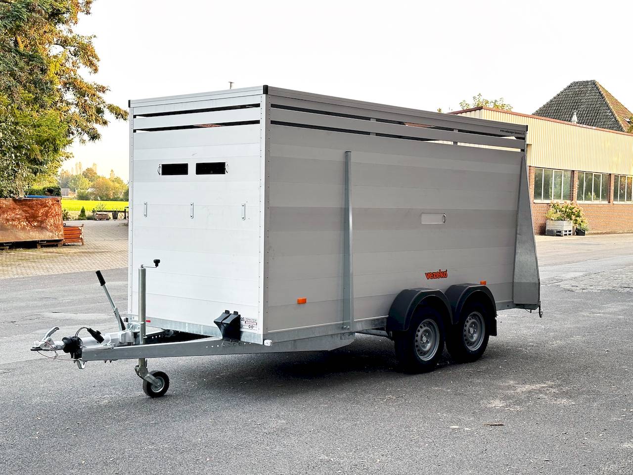 VEZEKO VT 3500 K-W | ALUBODEN | RAMPE-/TÜR-KOMBI | QUERTRENNWAND