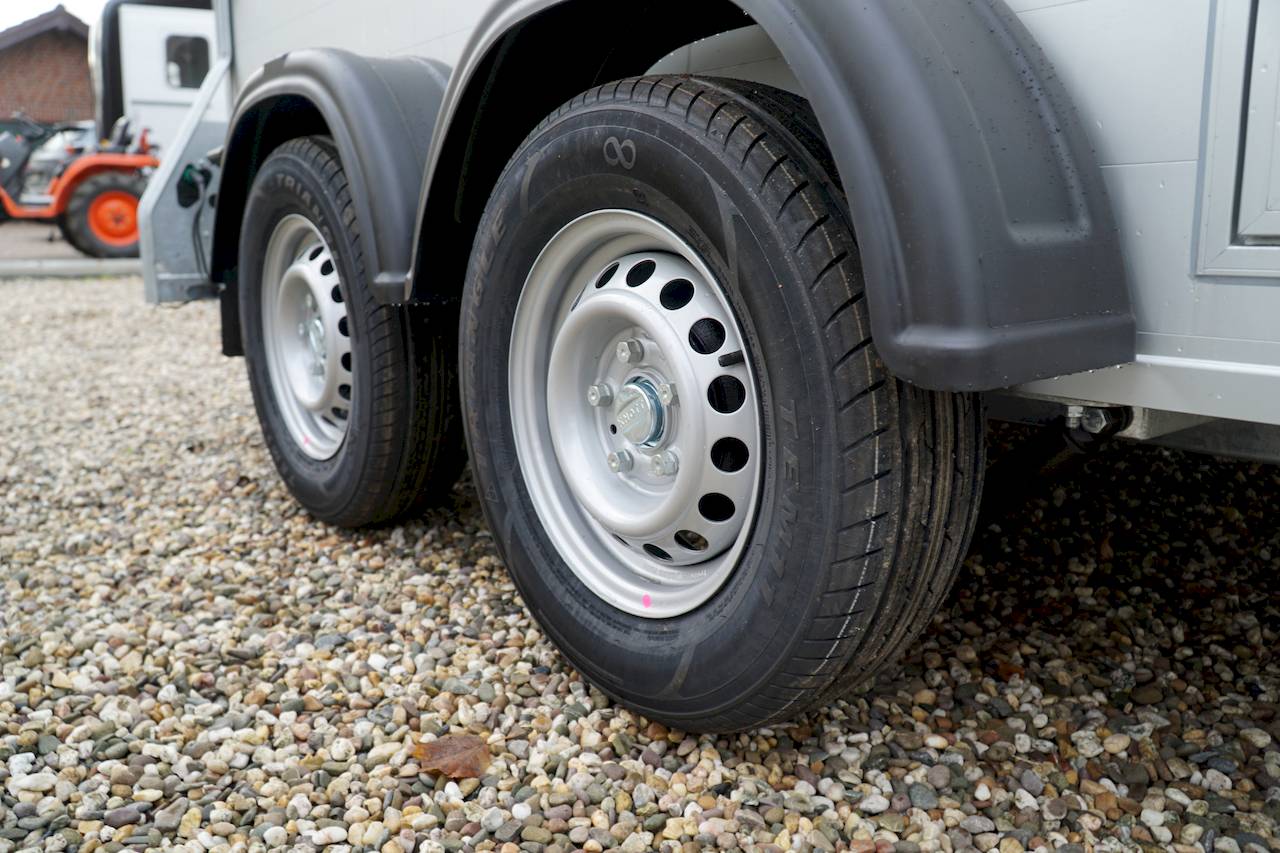 CHEVAL LIBERTE DEBON C500 2600KG ALU ROADSTER