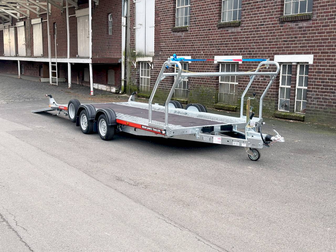 BRIAN JAMES A4 125-2424 TRANSPORTER | REIFENREGAL