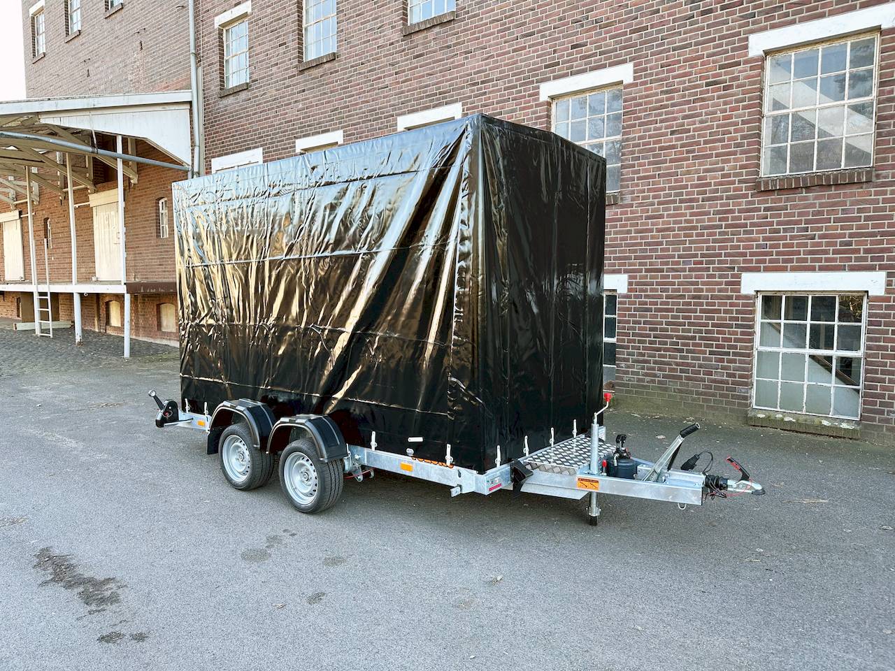 VEZEKO HUSKY FB 35.35 | PLANE | SCHWARZ