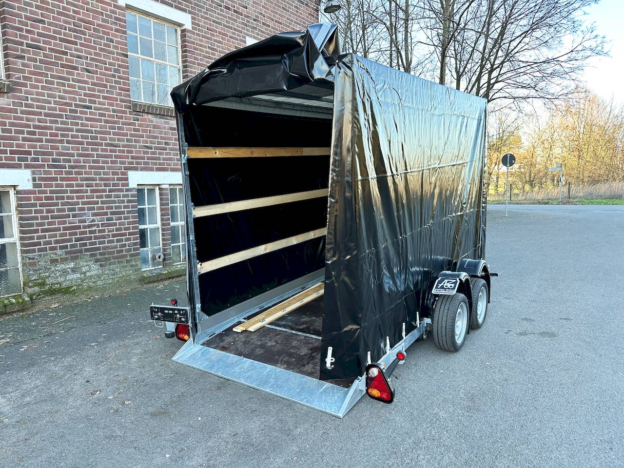 VEZEKO HUSKY FB 35.35 | PLANE | SCHWARZ