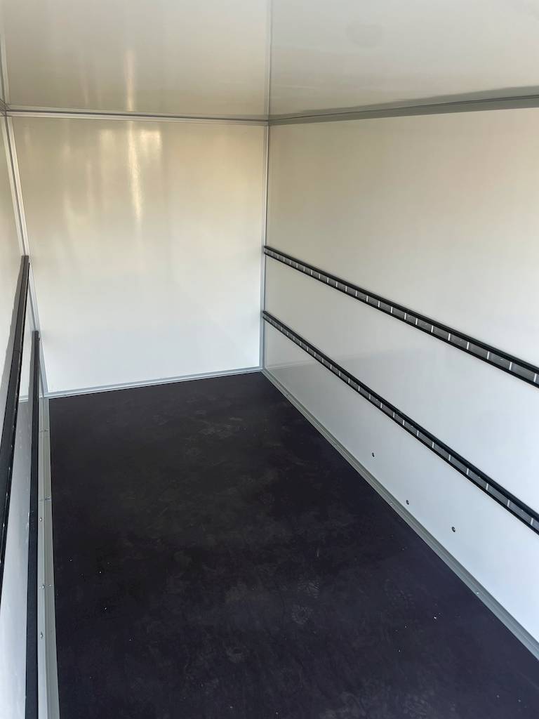 GESCHLOSSENER KOFFERANHÄNGER - XL +RAMPE - MIETEN