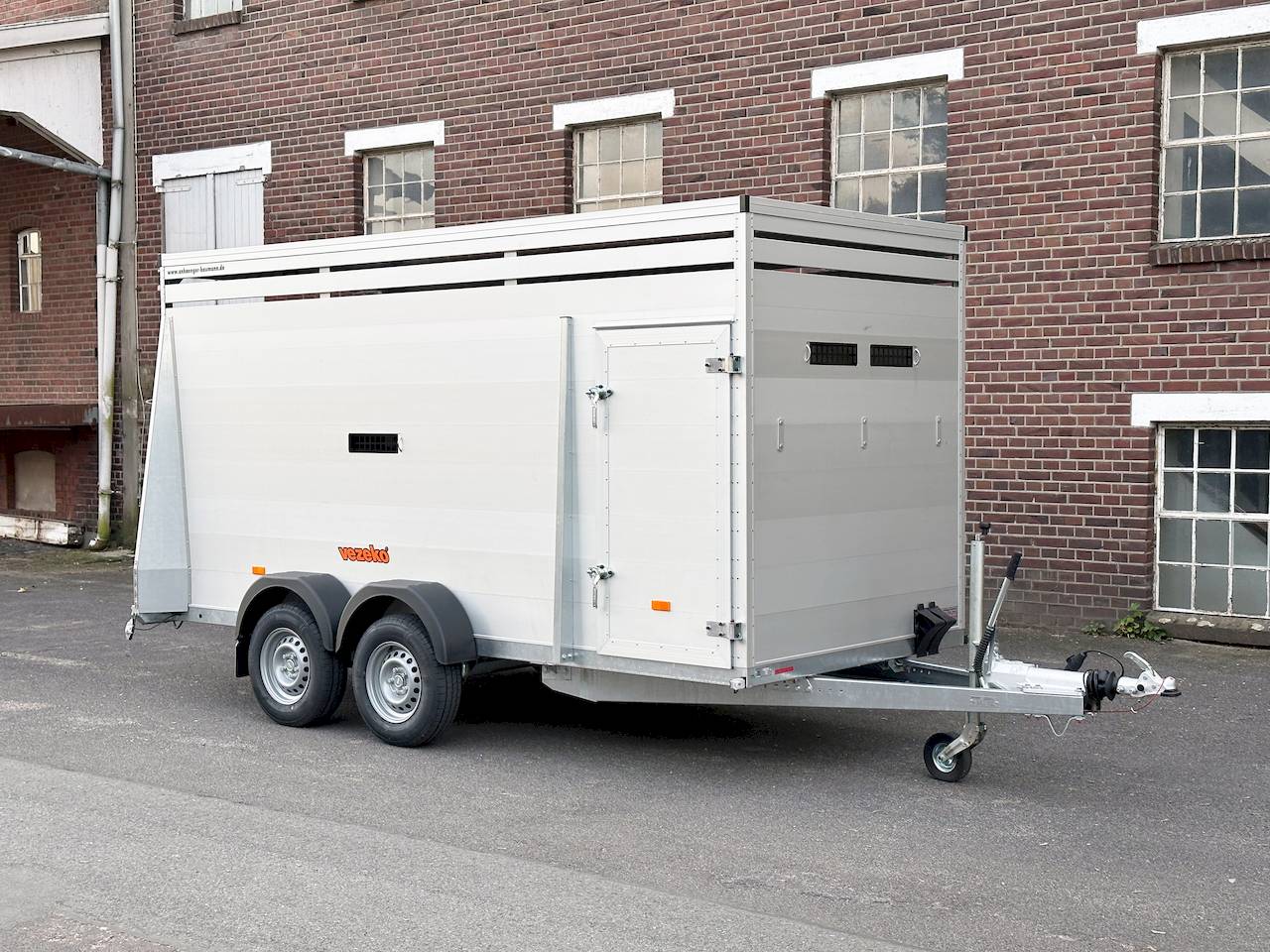 VEZEKO VT 3500 K-W | ALUBODEN | RAMPE-/TÜR-KOMBI | QUERTRENNWAND