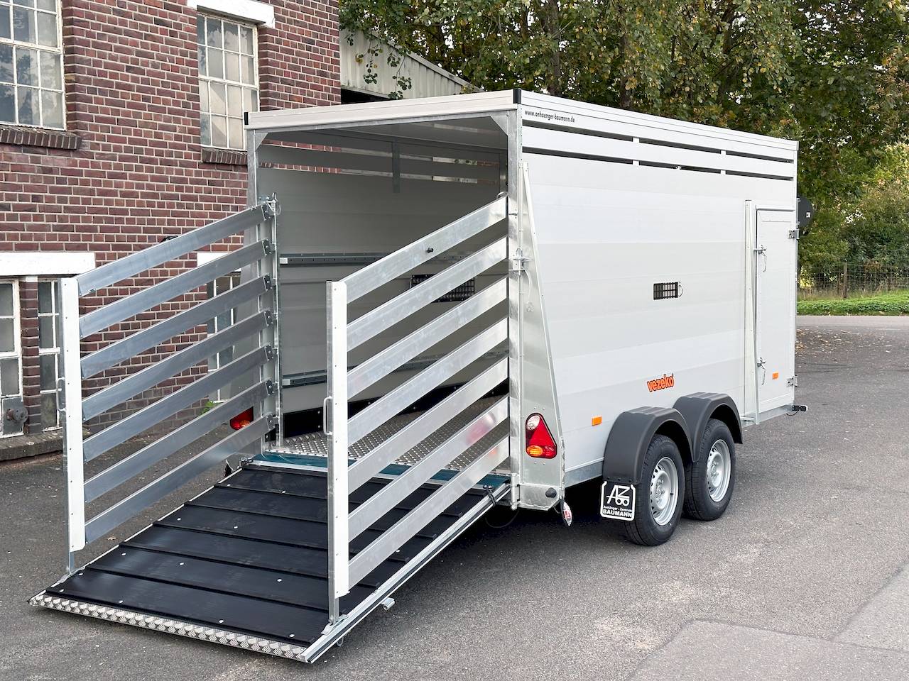 VEZEKO VT 3500 K-W | ALUBODEN | RAMPE-/TÜR-KOMBI | QUERTRENNWAND