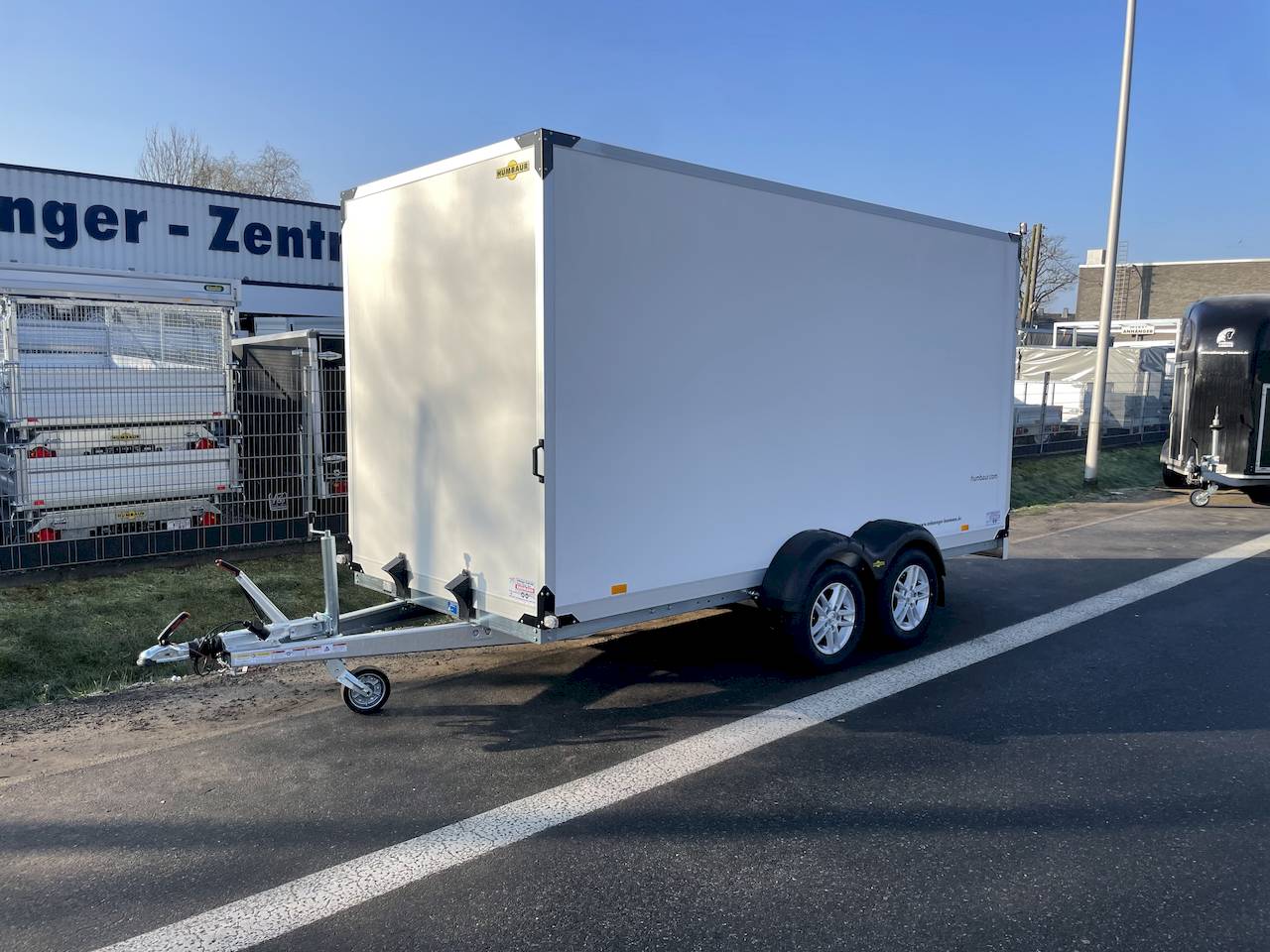 GESCHLOSSENER KOFFERANHÄNGER - XL +RAMPE - MIETEN