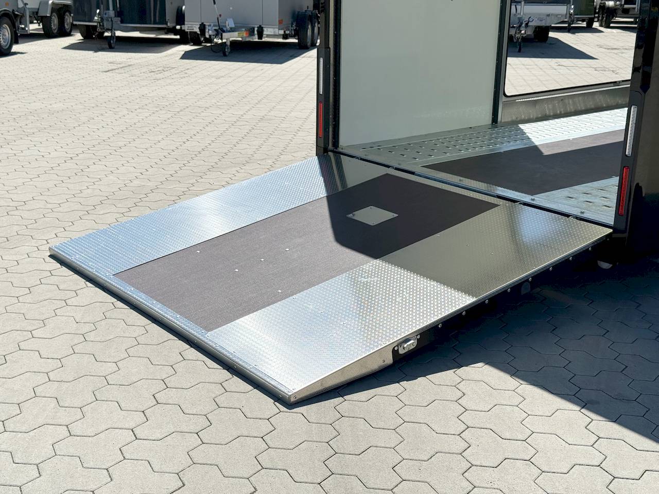 BRIAN JAMES RACE SPORT 341-5521-35-2-12-B