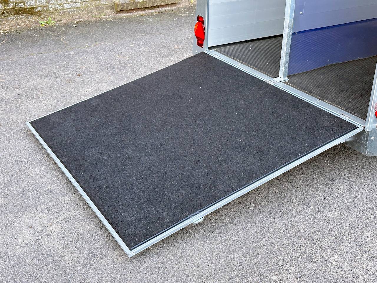 HUMBAUR EQUITOS ALU 2000 | BLACK