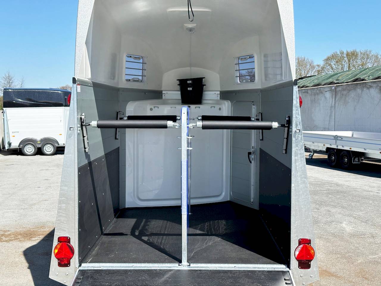 HUMBAUR XANTHOS 2400 | SILBER | COLOR HORSE