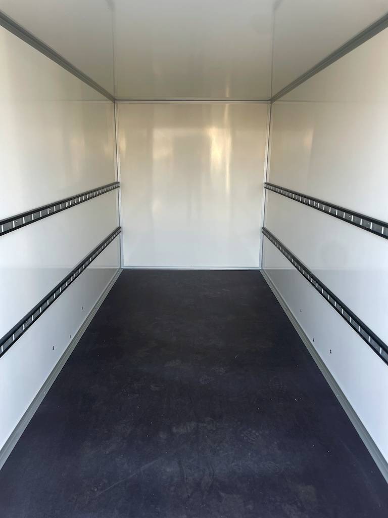 GESCHLOSSENER KOFFERANHÄNGER - XL +RAMPE - MIETEN