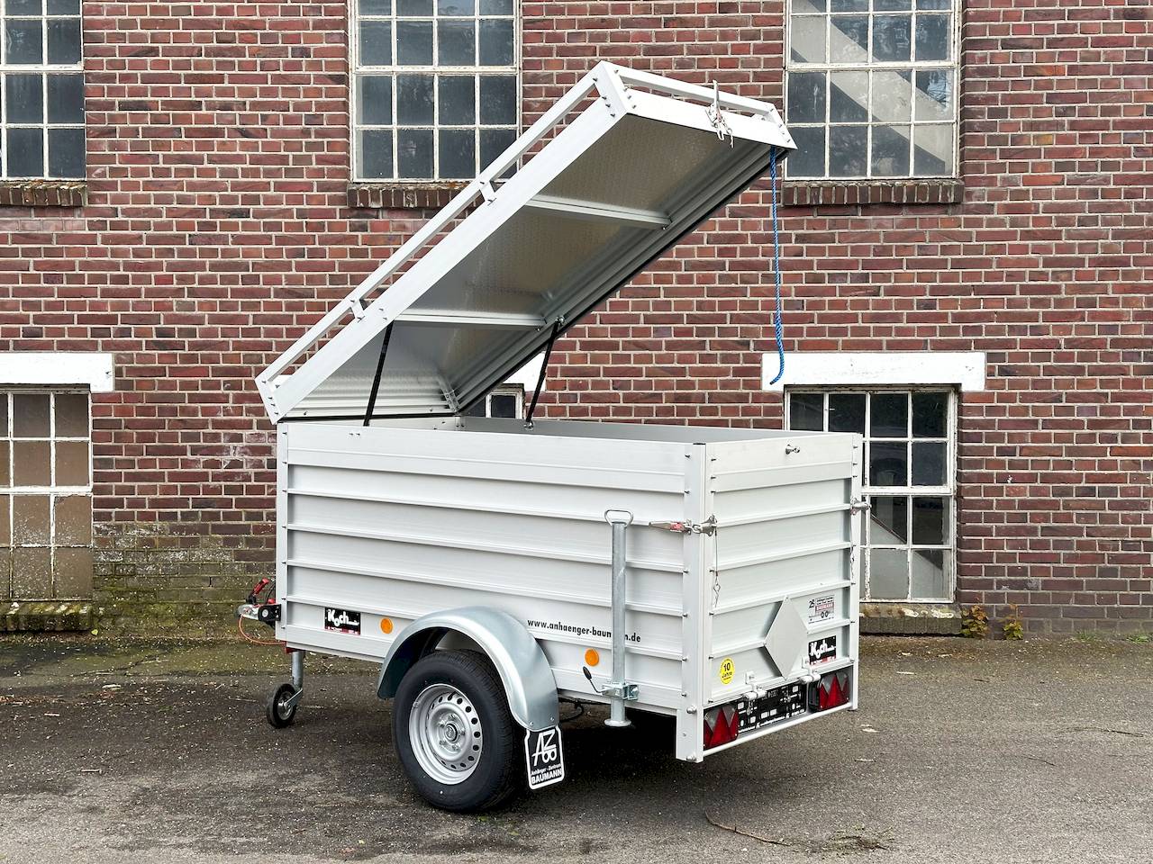 GESCHLOSSENER DECKELANHÄNGER - XS - MIETEN