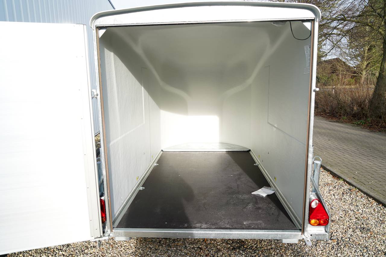 CHEVAL LIBERTE DEBON CARGO 1300