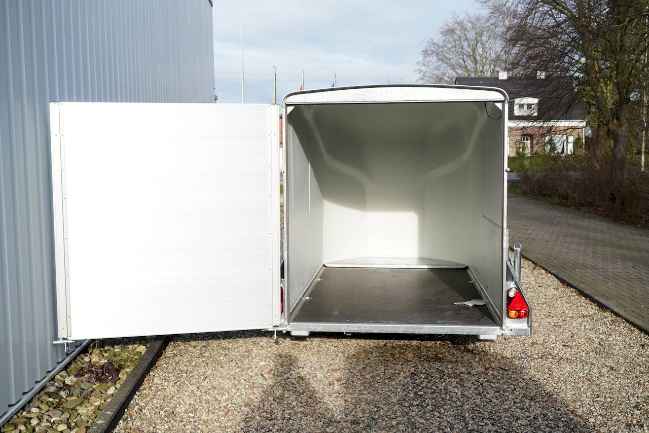 CHEVAL LIBERTE DEBON CARGO 1300